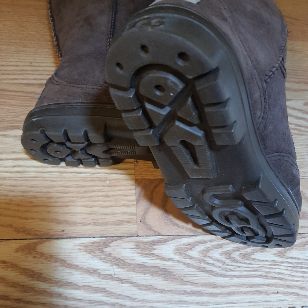 UGG Boots - Picture 4 of 7